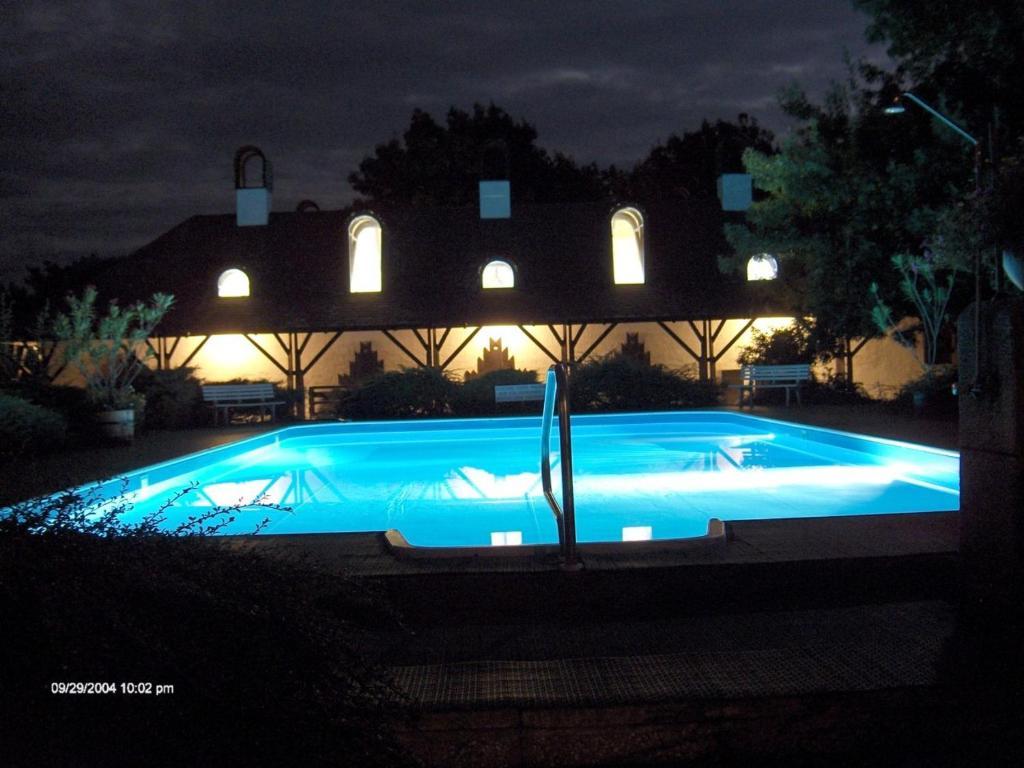 Romantik Camping Es Panzio บุค ภายนอก รูปภาพ